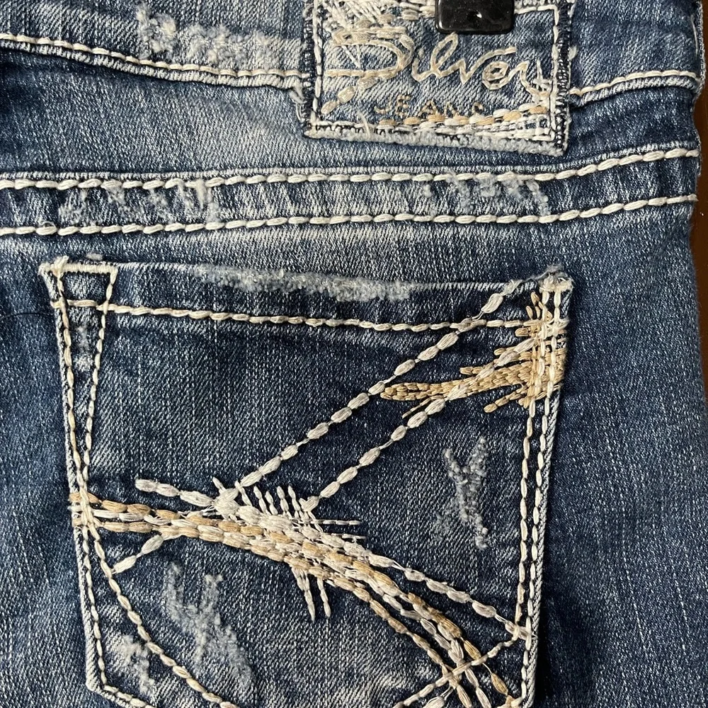 Silver Brand Ladies Distressed Bootcut Jeans Size 27 - Picture 5 of 5